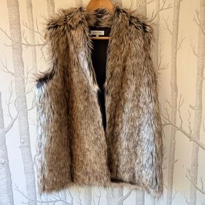 NWOT Grace and Lace Faux Fur Alpine Vest- Medium